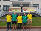 2023-07-21 Nowy Tomyśl, nasza ekipa przed szkołą.